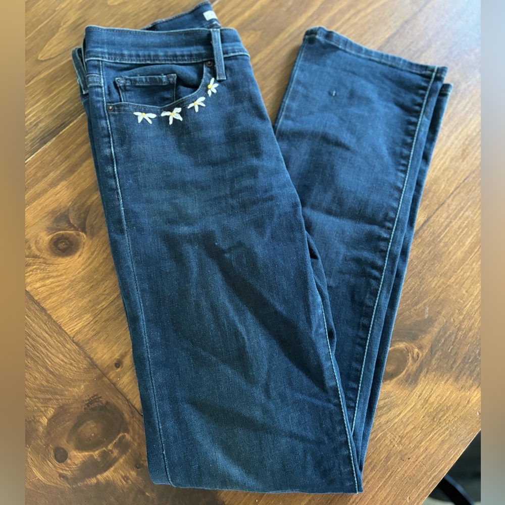 Hand Embroidered Daisy Pocket Levis jeans Size 28  $25